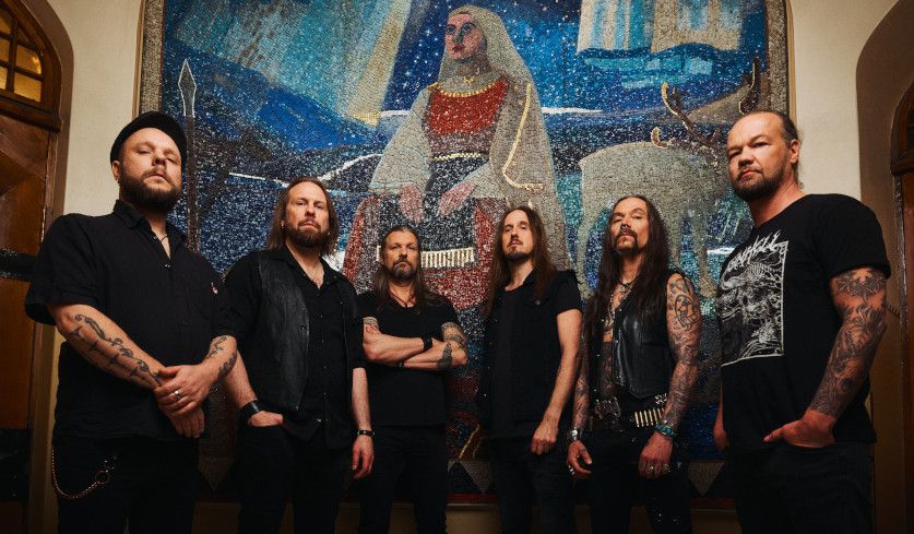 Bandfoto von Amorphis aus dem Jahr 2025 von Sam Jamsen (bereitgestellt von Reigning Phoenix Music).