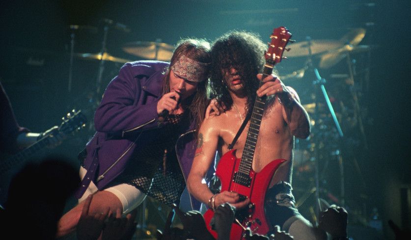Foto von Axl Rose und Slash von Guns N' Roses während der Use Your Illusion-Tour (bereitgestellt von Universal Music).