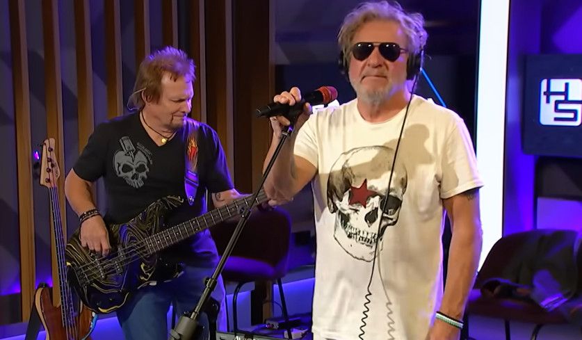 Screenshot von Sammy Hagar und Michael Anthony aus dem Jahr 2023 aus dem Video "Sammy Hagar “Right Now” Live on the Stern Show".