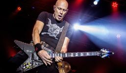Livefoto von Accept-Gitarrist Wolf Hoffmann aus dem Jahr 2016.