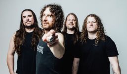 Bandfoto von Airbourne aus dem Jahr 2025 von Andy Ford (bereitgestellt von Sailor Entertainment).