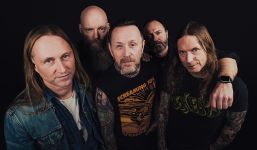 Bandfoto von Audrey Horne aus dem Jahr 2026 von Jens Kristian Rimau (bereitgestellt von Napalm Records).