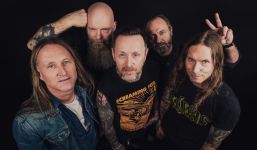 Bandfoto von Audrey Horne aus dem Jahr 2026 von Jens Kristian Rimau (bereitgestellt von Napalm Records).