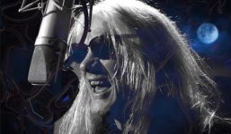 Screenshot von Sebastian Bach aus dem Video "Nuclear Messiah feat. Chris Poland & Sebastian Bach - Look At Yourself (Official Music Video)".