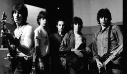 Bandfoto von den Rolling Stones aus dem Jahr 1977 von Helmut Newton (bereitgestellt von Universal Music).