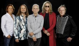 Bandfoto von Yes aus dem Jahr 2026 von Gottlieb Bros (bereitgestellt von Oktober Promotion).